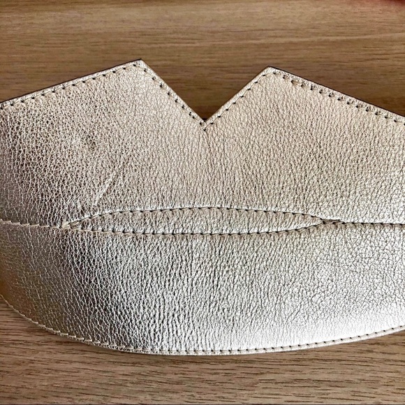 Vintage Tomas Maier Gold Metallic Italian Leather Lips Wide Designer Belt. 38 main image 14